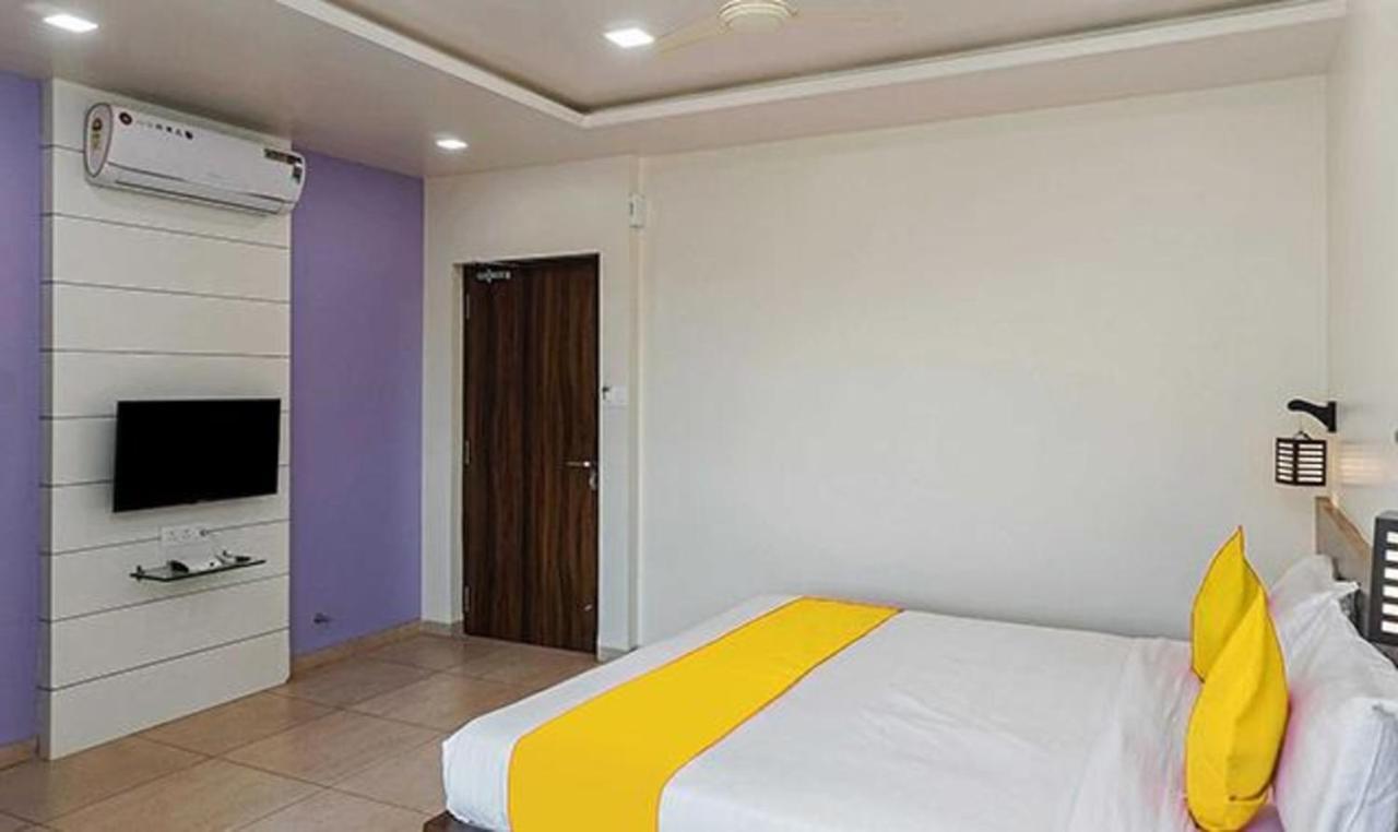 Fabhotel Karishma Palace Supe Bagian luar foto